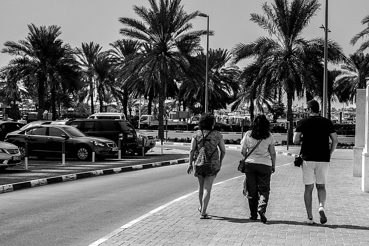 How should you dress in Dubai and the UAE