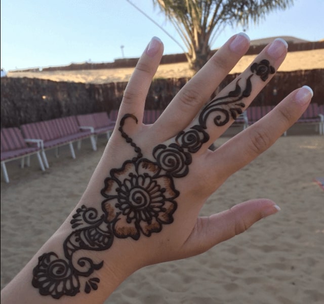 Decorate Yourself with Beautiful Henna Tattoos