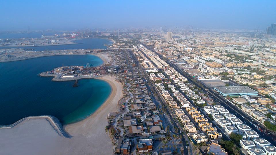 Enjoy the Mild and Soft Waters of the la Mer Beach