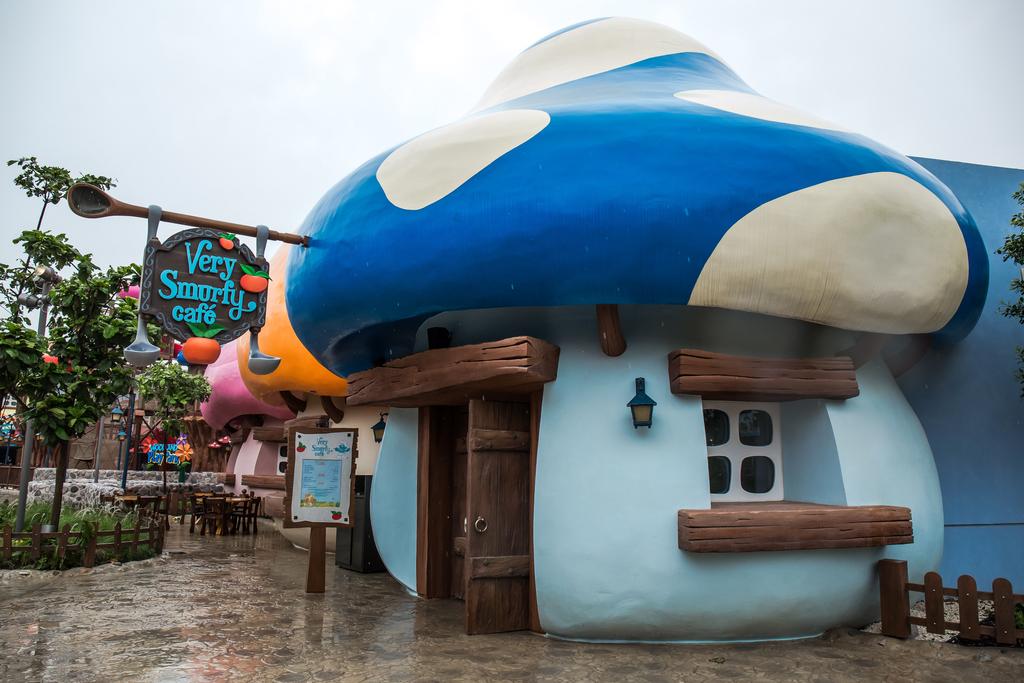 Go Around Smurfs Village